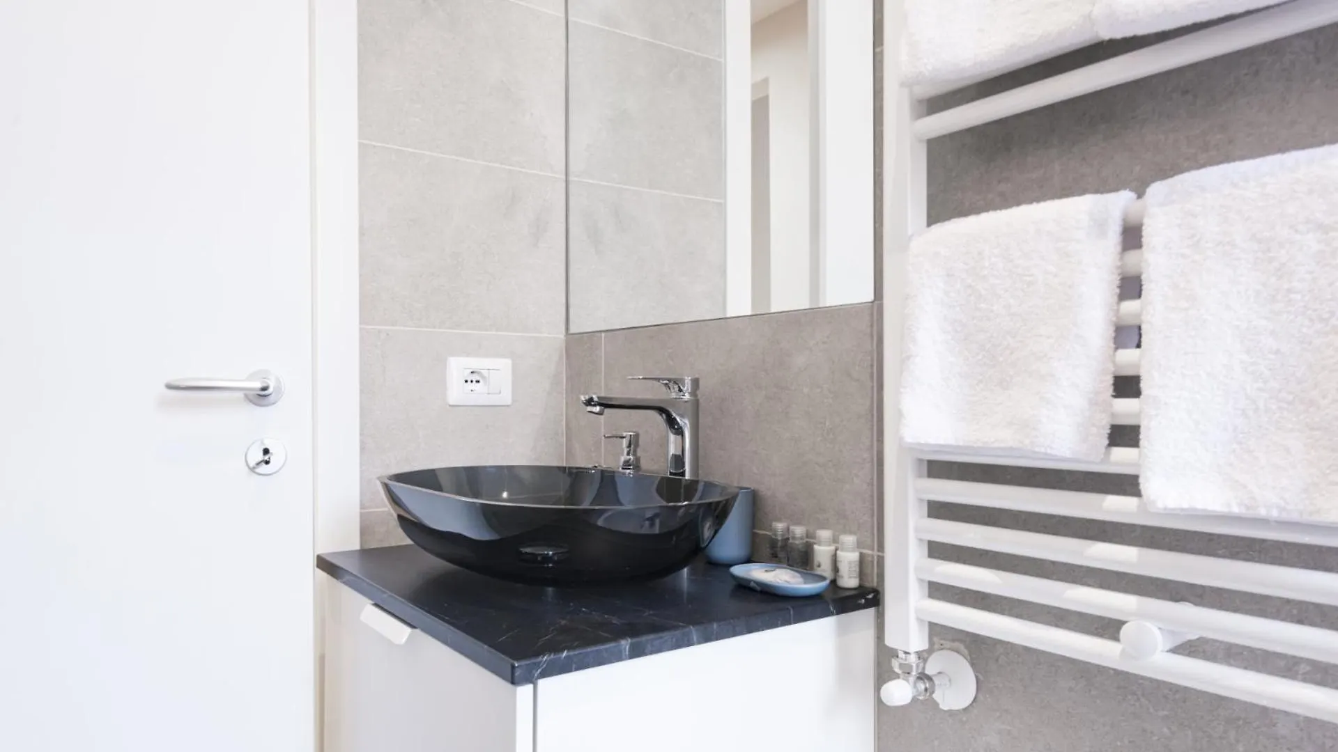 Easylife - Studio Con Balcone In Risorgimento Apartment Milan Italy